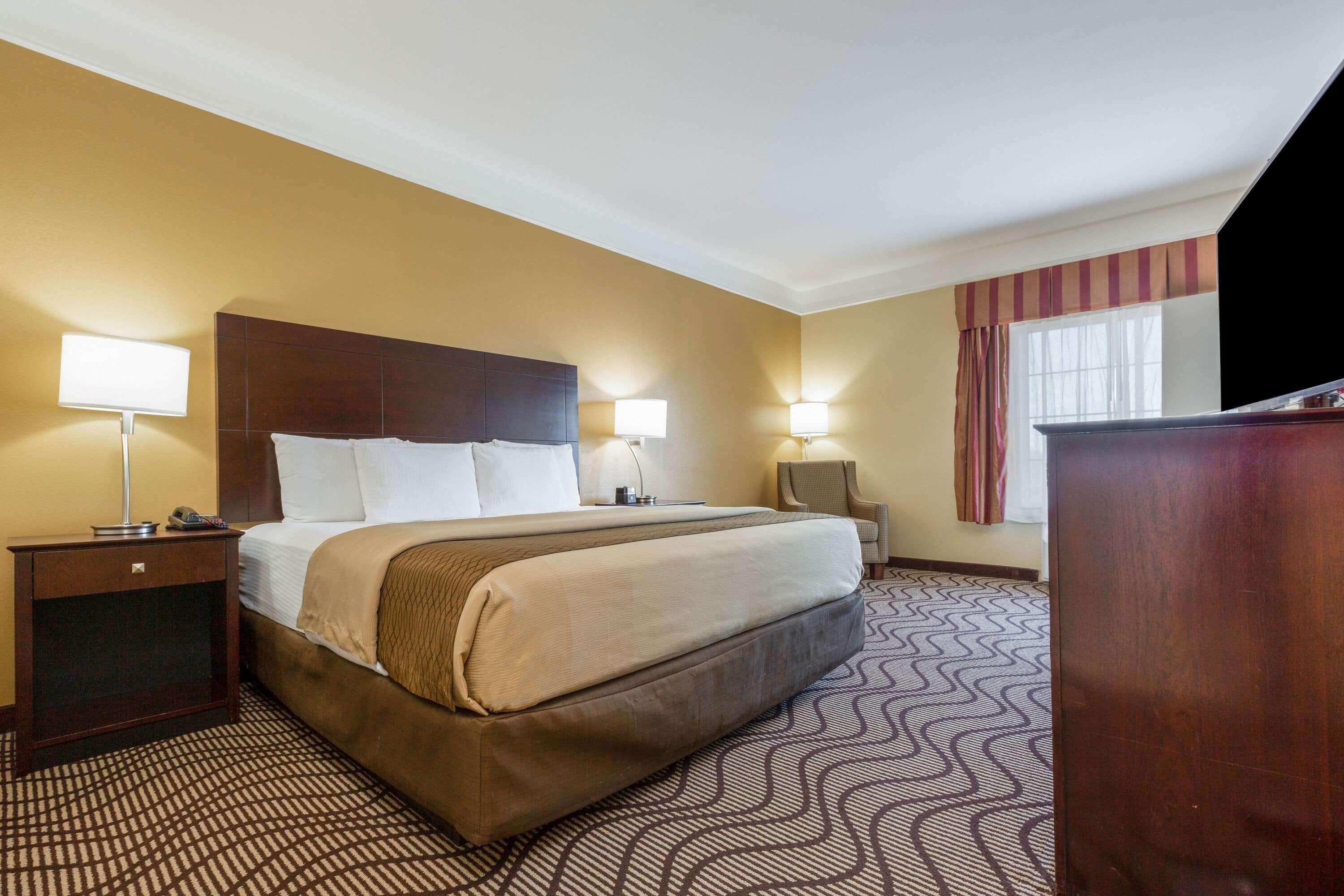 La Quinta By Wyndham Angleton Hotel Exterior photo