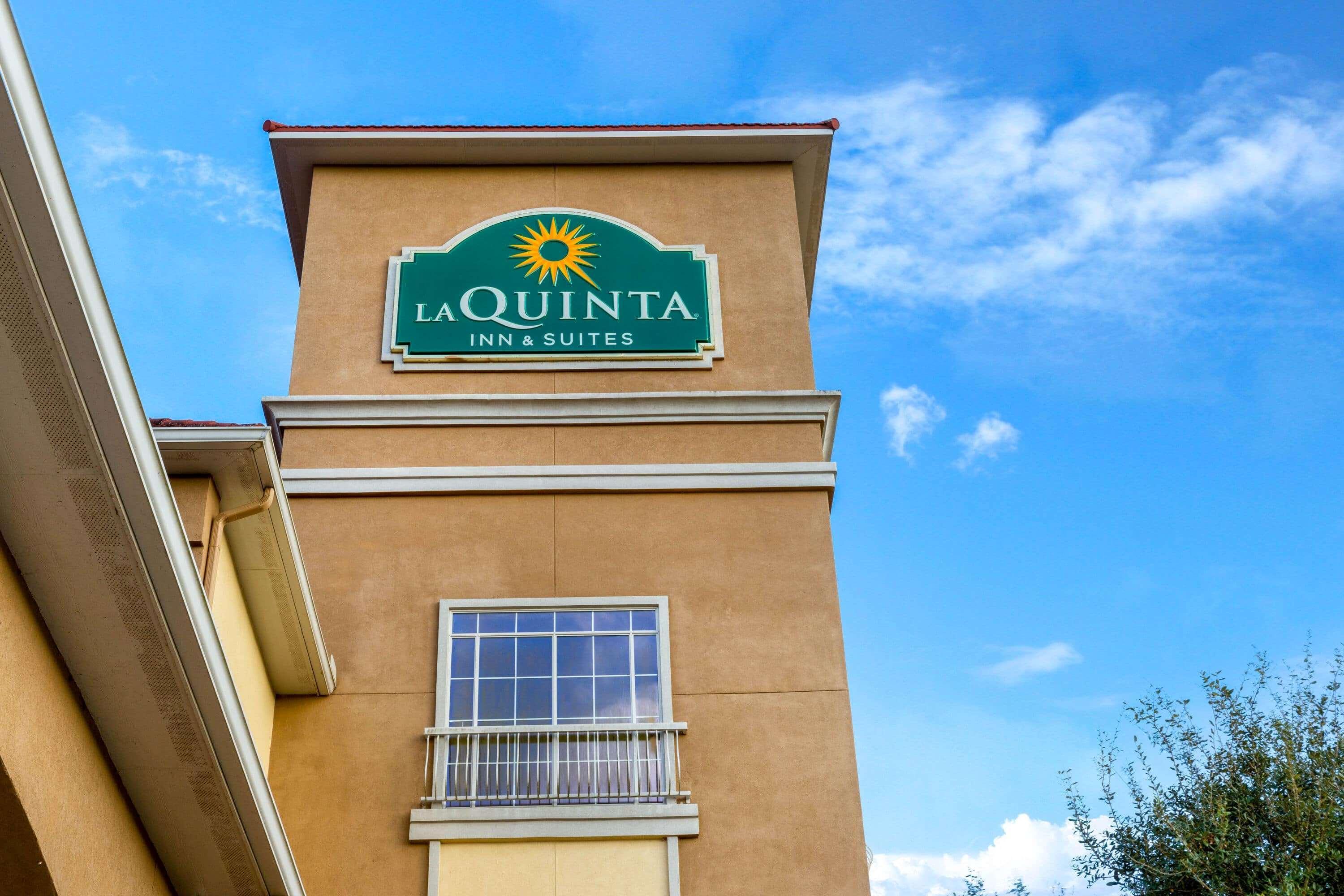 La Quinta By Wyndham Angleton Hotel Exterior photo