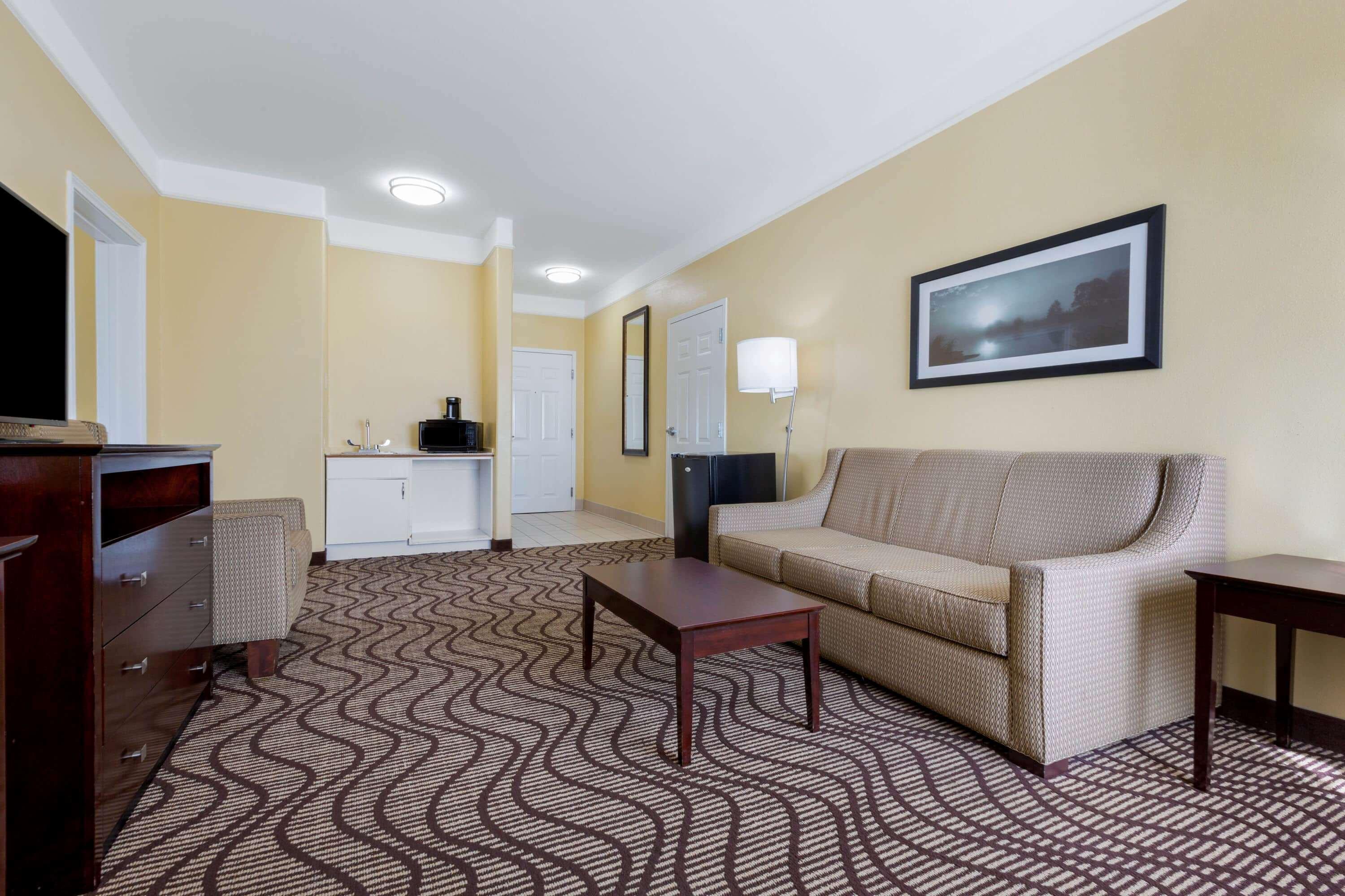 La Quinta By Wyndham Angleton Hotel Exterior photo
