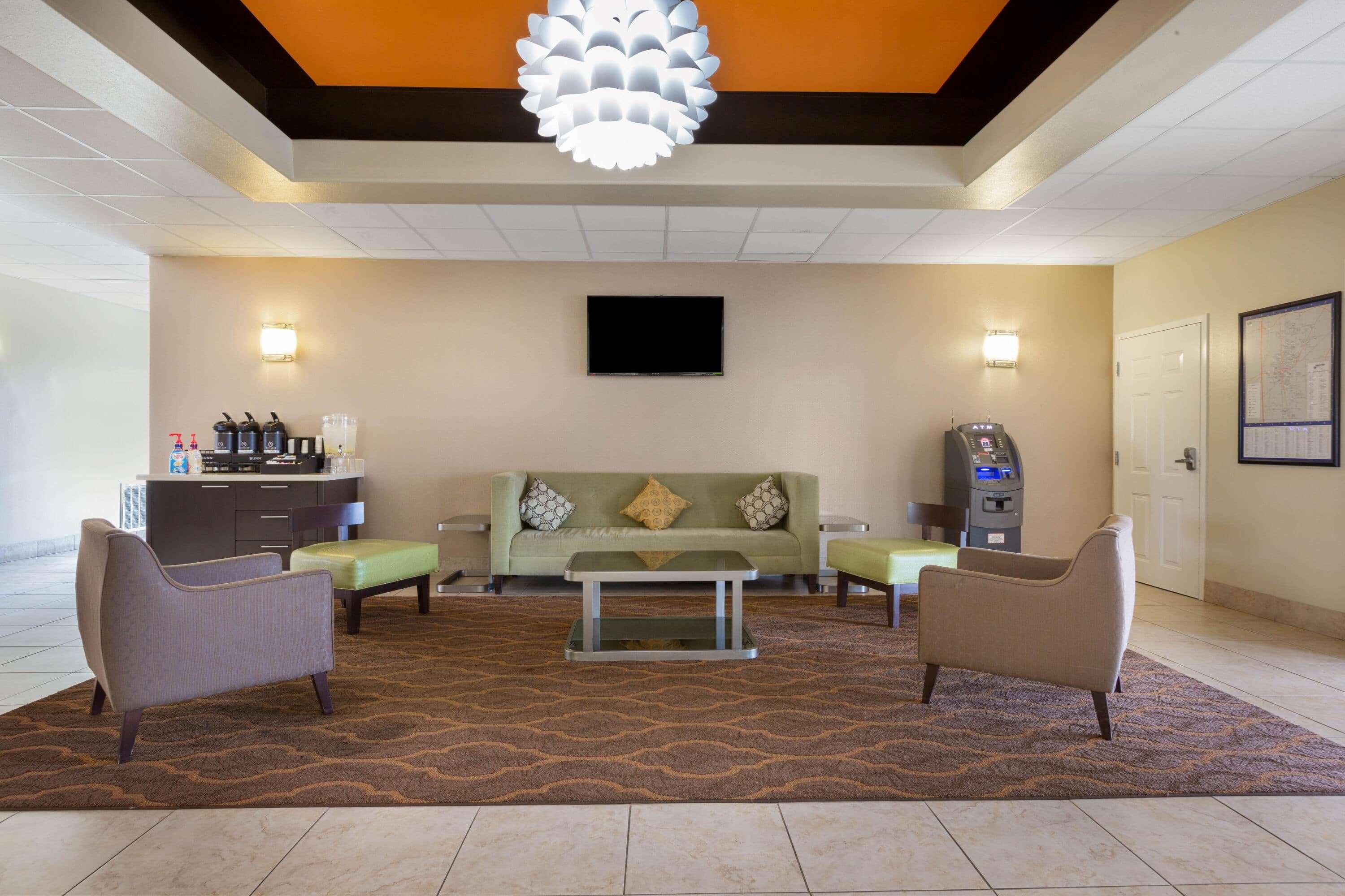 La Quinta By Wyndham Angleton Hotel Exterior photo