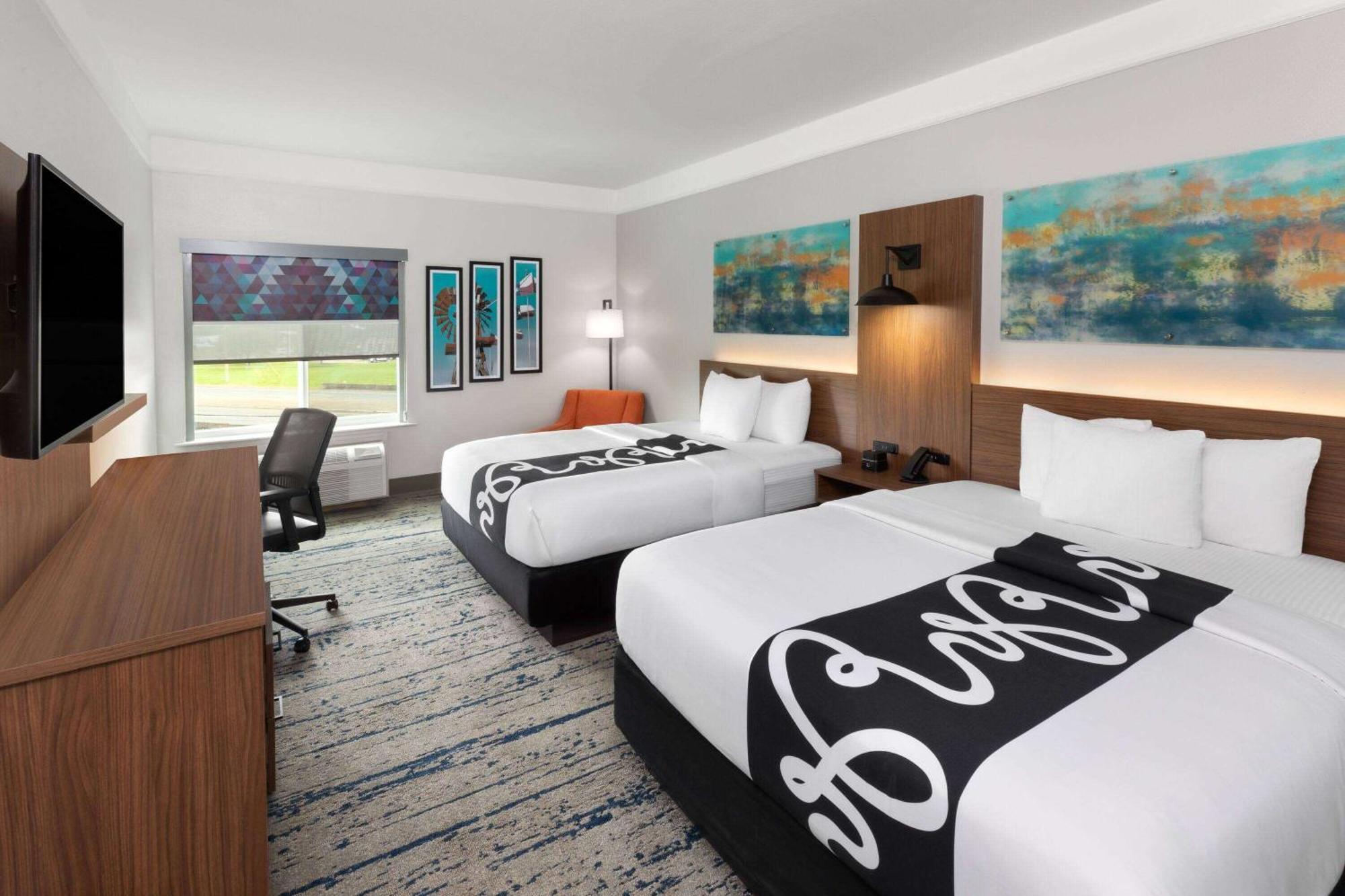 La Quinta By Wyndham Angleton Hotel Exterior photo